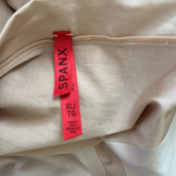 Spanx OnCore high waisted mid thigh shorts - Picture 4 of 4